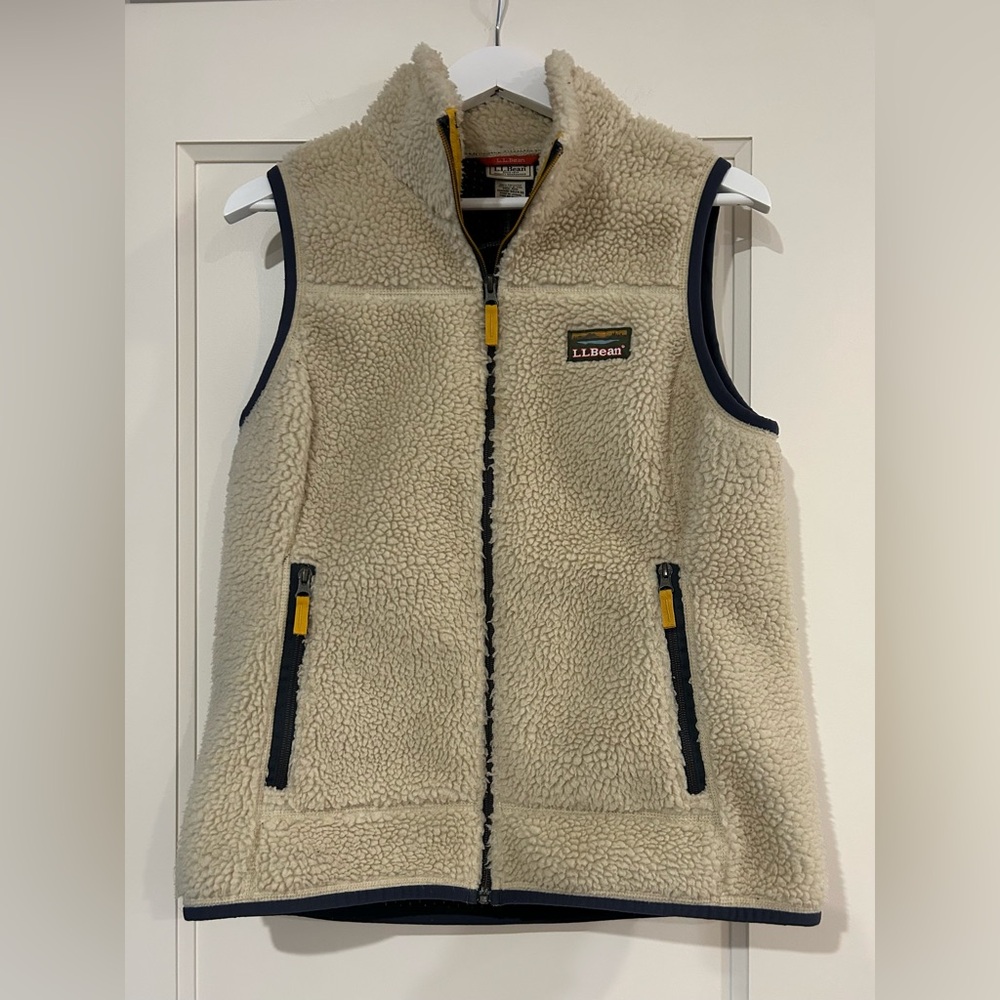L.L. Bean Ladies Off-White Sherpa Mountain Pile Fleece Vest Size M - Picture 2 of 4